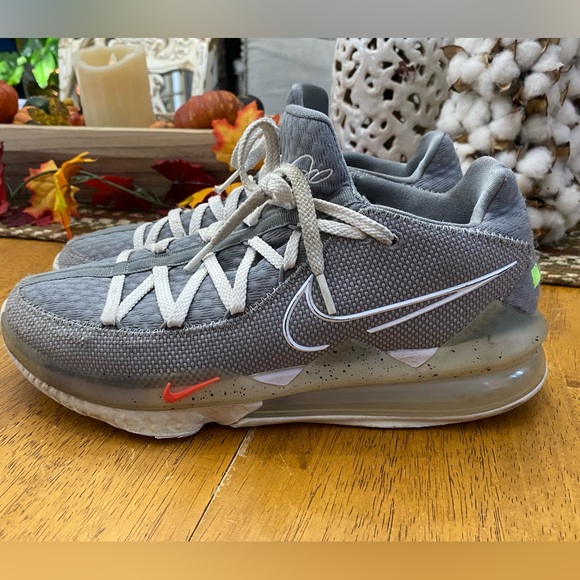 Nike Lebron 17 - Picture 3 of 11